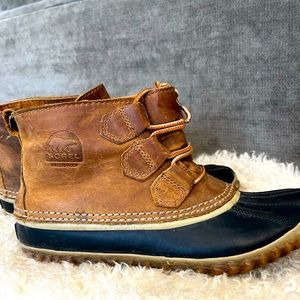 Classic Sorel ankle duck boots, size 8